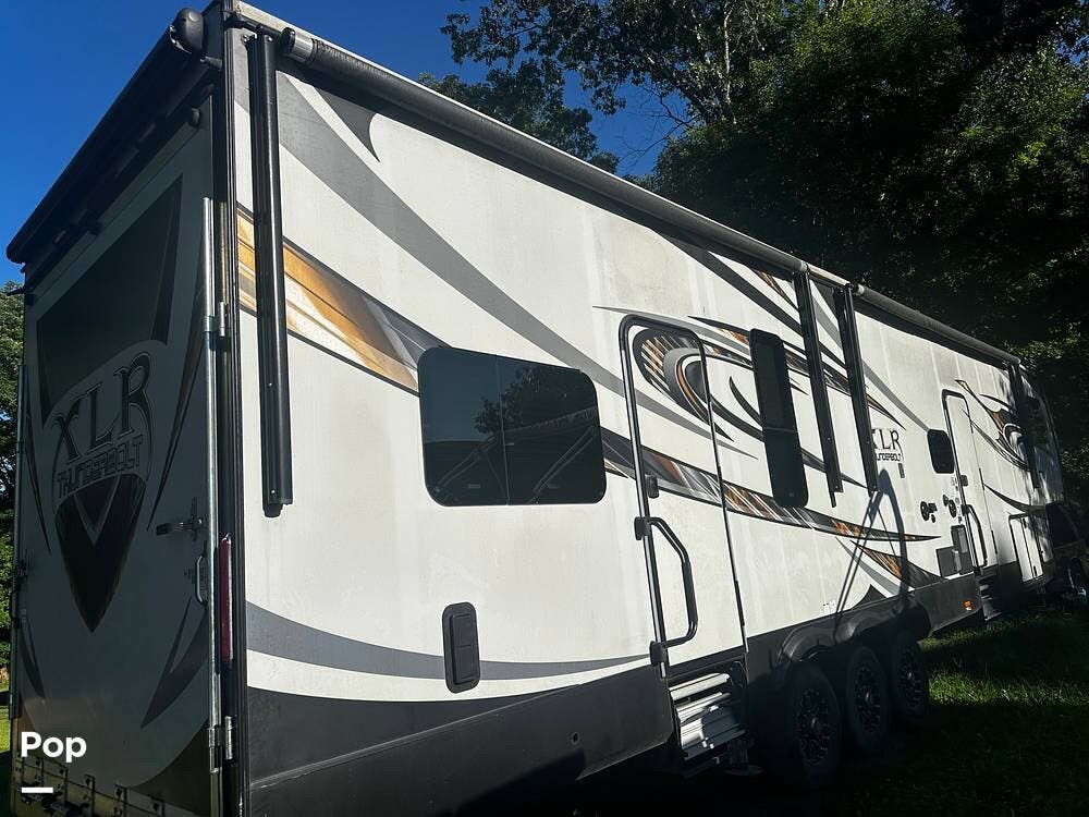 2017 Forest River XLR Thunderbolt Toy Hauler Series 413 AMP - Used Fifth Wheel For Sale by Pop RVs in Columbia, Kentucky features Slideout