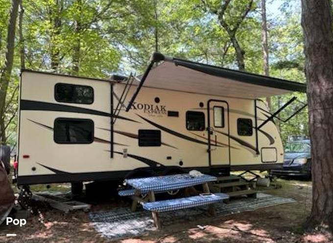 2016 Dutchmen Kodiak Express 255BHSL - Used Travel Trailer For Sale by Pop RVs in Mears, Michigan features Slideout