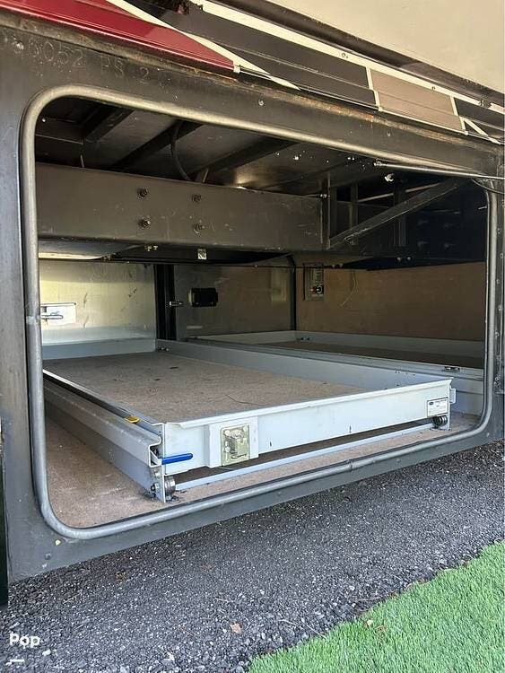 2019 Tiffin Phaeton 44OH - Used Diesel Pusher For Sale by Pop RVs in Weeki Wachee, Florida features Slideout