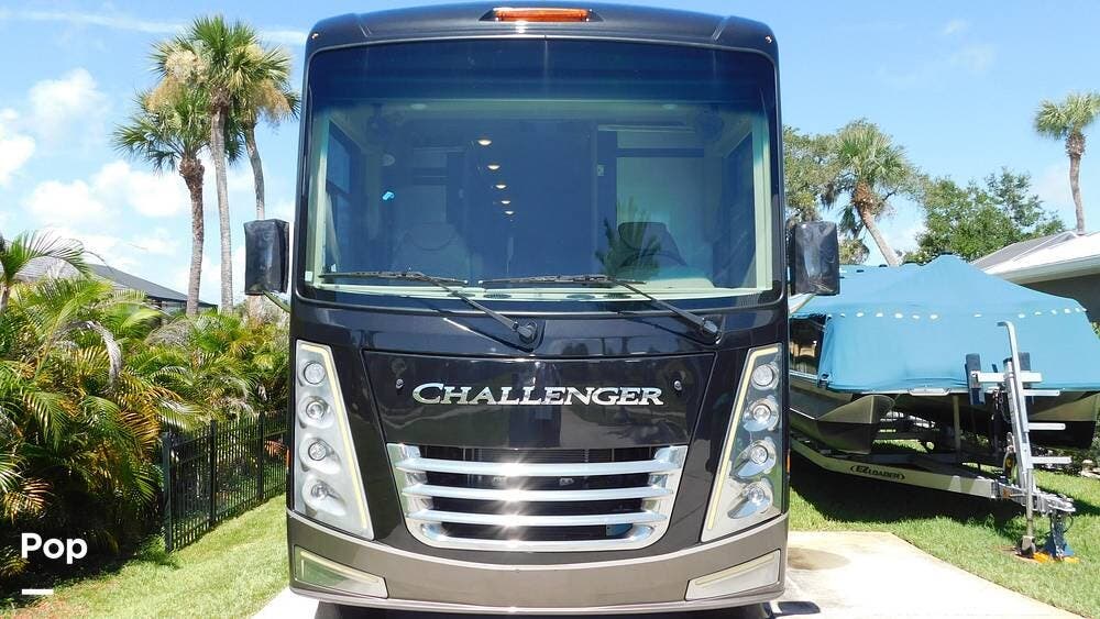 2022 Thor Motor Coach Challenger 35MQ - Used Class A For Sale by Pop RVs in Sebastian, Florida features Air Conditioning, Slideout, Generator, Leveling Jacks, Awning