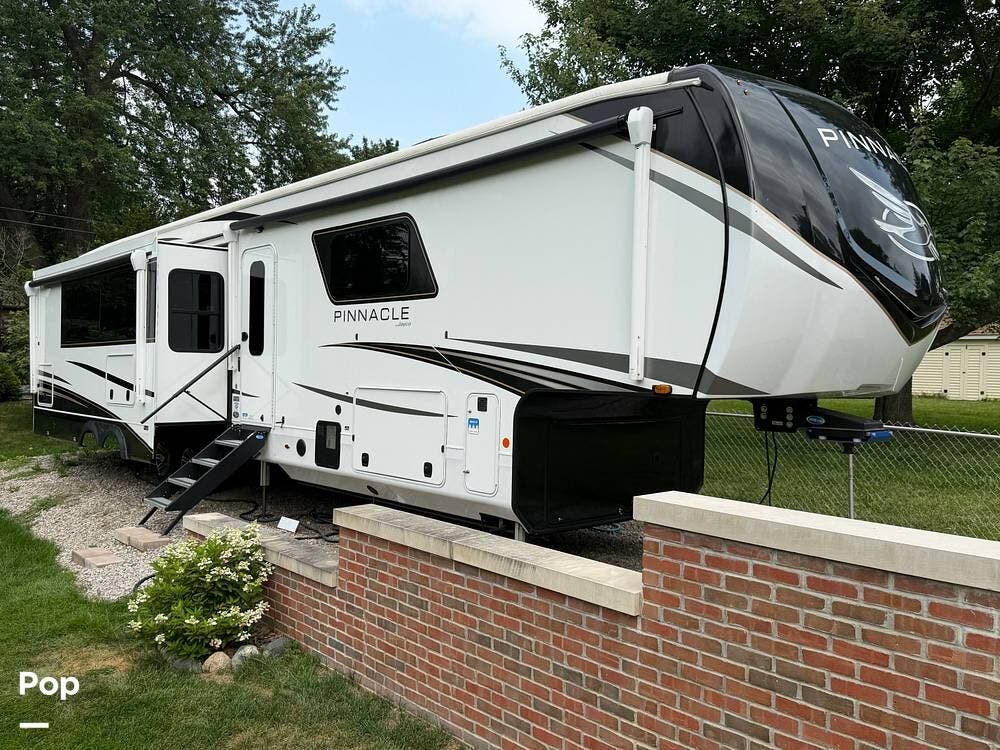 2025 Pinnacle 38FBRK by Jayco from Pop RVs in Lake Orion, Michigan