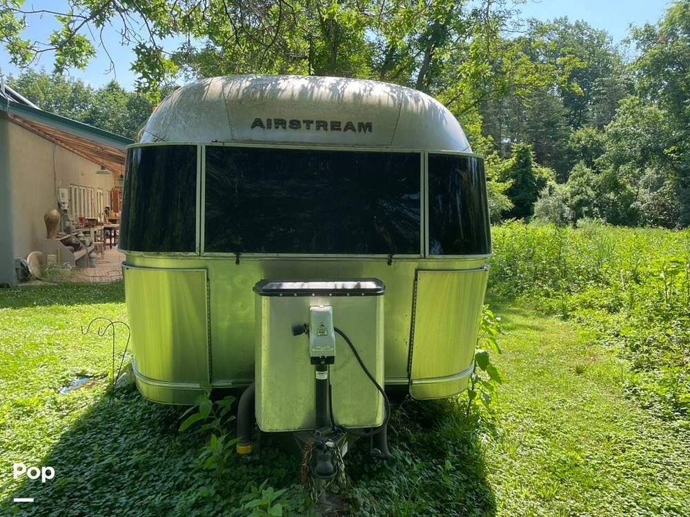 2018 Flying Cloud 28RBQ by Airstream from Pop RVs in Chestertown, Maryland