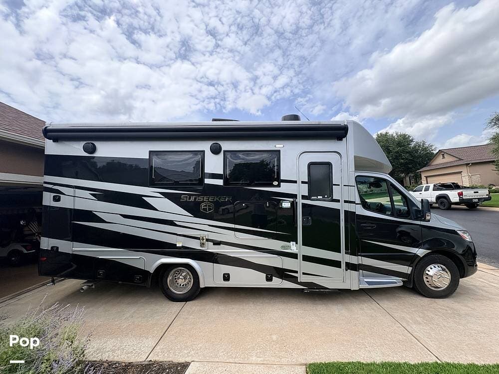 2025 Forest River Sunseeker 2400T - Used Class C For Sale by Pop RVs in Austin, Texas features Slideout