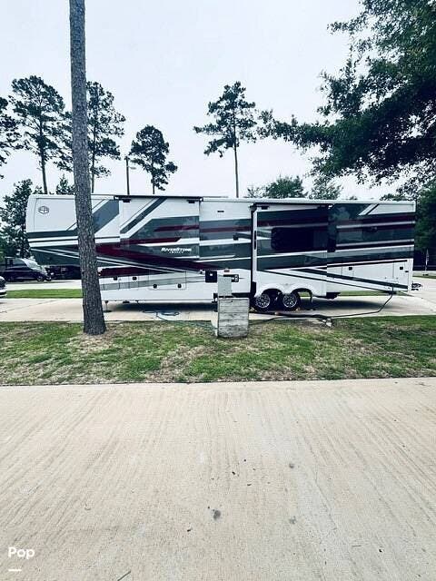 2025 Forest River RiverStone Legacy 39RKFB - Used Fifth Wheel For Sale by Pop RVs in Point Blank, Texas features Slideout, Awning, Air Conditioning