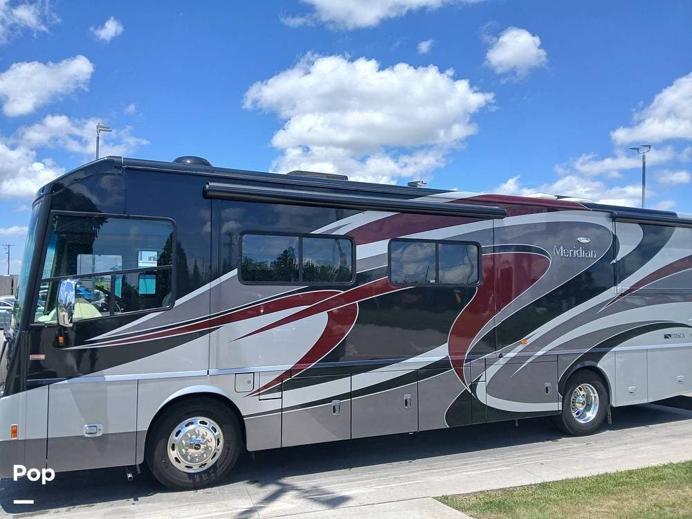 2013 Winnebago Itasca 36 M - Used Diesel Pusher For Sale by Pop RVs in Springdale, Arkansas features Air Conditioning, Awning, Leveling Jacks, Slideout, Generator