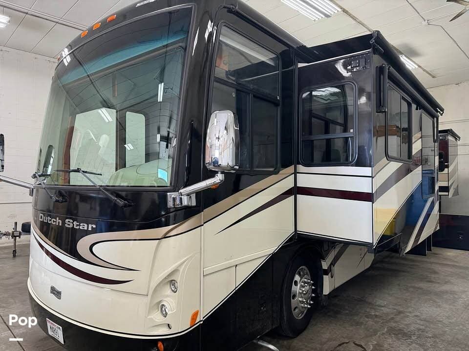 2008 Newmar Dutch Star 4304 - Used Diesel Pusher For Sale by Pop RVs in Burnsville, Minnesota features Slideout