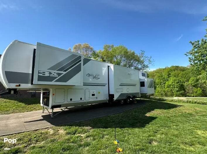 2025 Highland Ridge Open Range 3X 390TBS - Used Fifth Wheel For Sale by Pop RVs in Jackson, Missouri features Slideout, Air Conditioning, Leveling Jacks, Awning