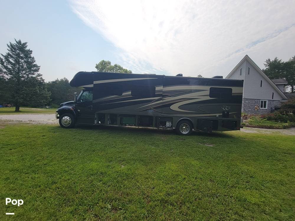 2023 Nexus Wraith 35W - Used Super C For Sale by Pop RVs in Chickamauga, Georgia features Awning, Slideout, Generator, Air Conditioning, Leveling Jacks