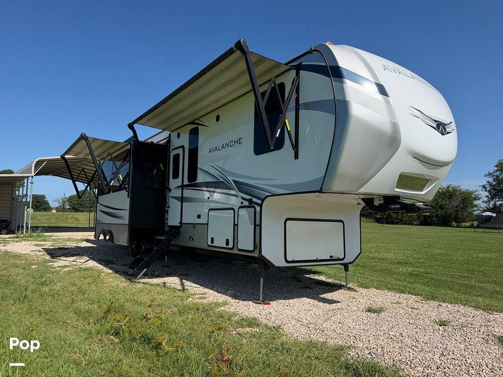 2022 Avalanche 390DS by Keystone from Pop RVs in Brashear, Texas