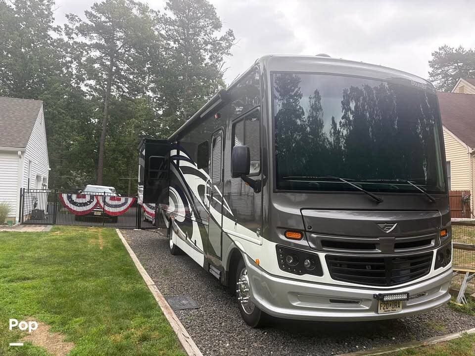 2019 Fleetwood Bounder 35K - Used Class A For Sale by Pop RVs in Shamong, New Jersey features Slideout, Generator, Air Conditioning, Awning, Leveling Jacks