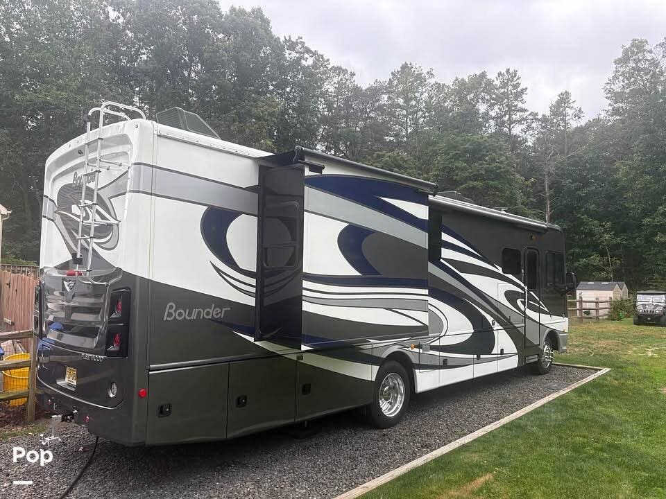 2019 Bounder 35K by Fleetwood from Pop RVs in Shamong, New Jersey