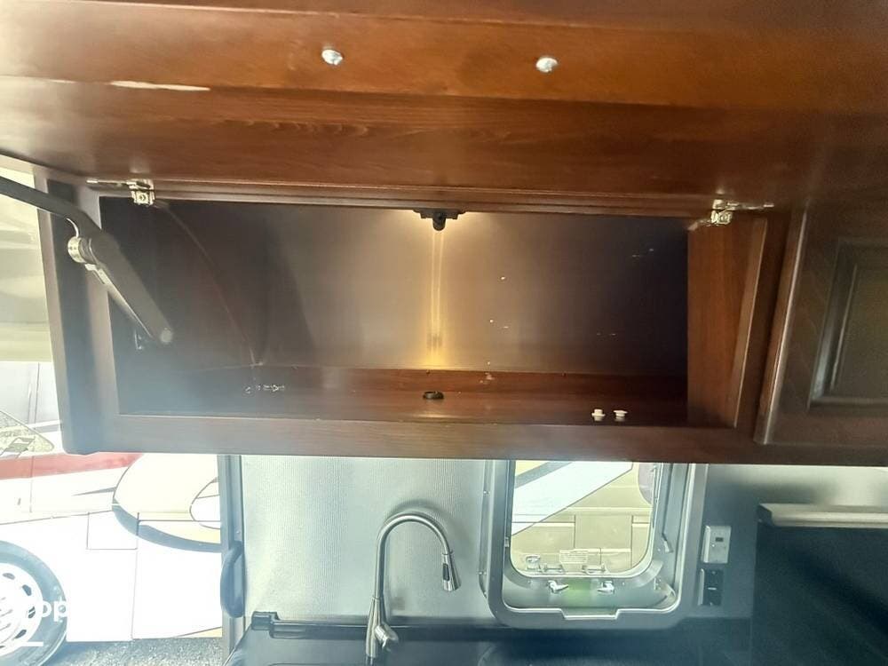 2017 Airstream Classic Airstream  30 - Used Travel Trailer For Sale by Pop RVs in Lebanon, Maine