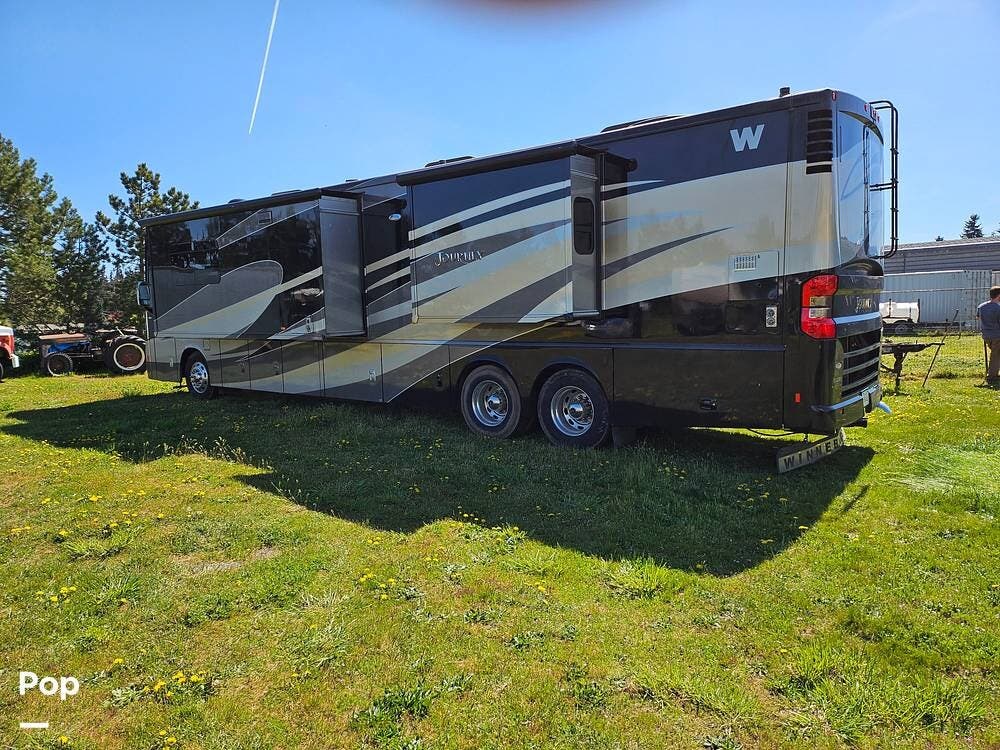 2014 Winnebago Journey 42E - Used Diesel Pusher For Sale by Pop RVs in Sequim, Washington features Slideout