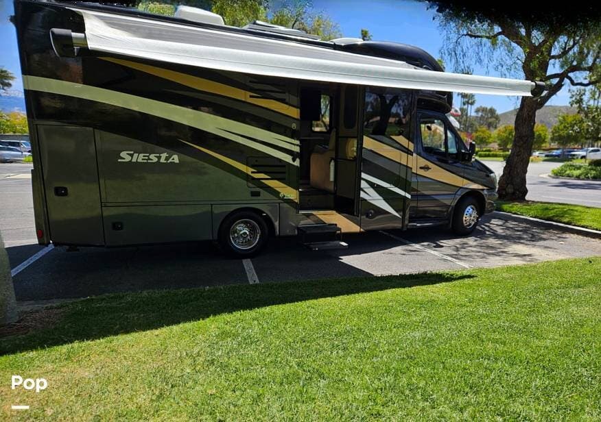2019 Thor Motor Coach Siesta 24SK - Used Class C For Sale by Pop RVs in Banning, California features Slideout