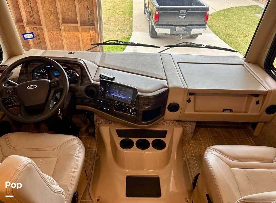 2022 Thor Motor Coach Miramar 35.2 - Used Class A For Sale by Pop RVs in Austin, Texas features Slideout