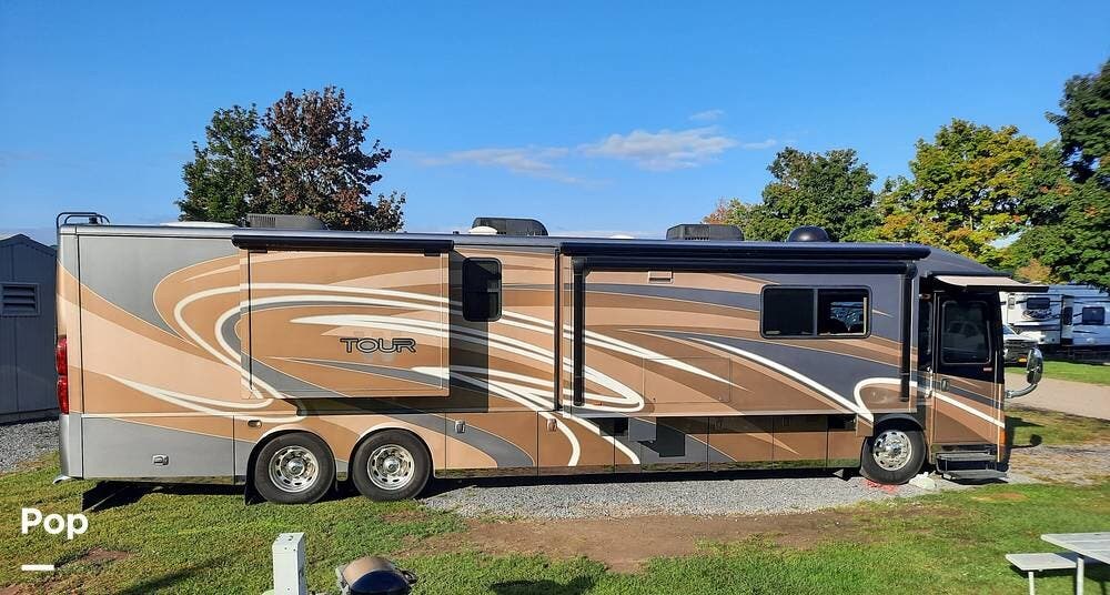 2011 Winnebago Tour 42QD - Used Diesel Pusher For Sale by Pop RVs in Cleveland, Georgia features Slideout