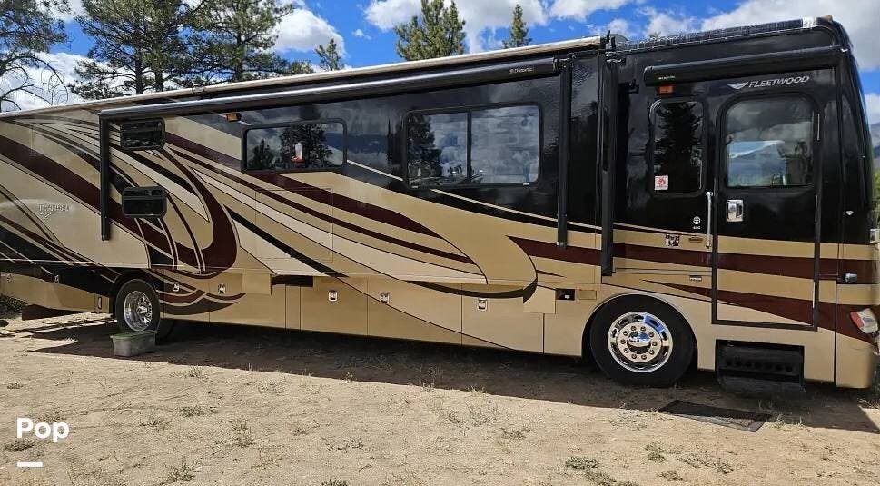 2013 Fleetwood Discovery 40G - Used Diesel Pusher For Sale by Pop RVs in Salida, Colorado features Slideout