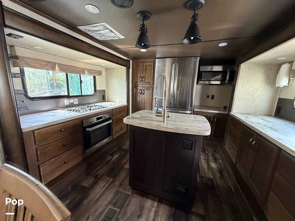 2020 Forest River Sierra 38FKOK - Used Fifth Wheel For Sale by Pop RVs in Houston, Texas features Air Conditioning, Awning, Leveling Jacks, Slideout
