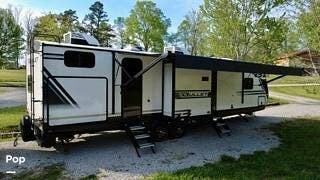 2025 Keystone Bullet 330BKQ - Used Travel Trailer For Sale by Pop RVs in Corbin, Kentucky features Slideout