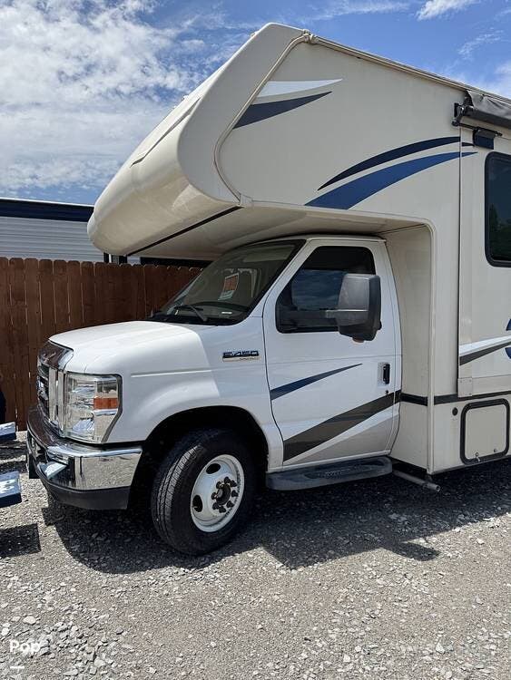 2020 Gulf Stream Conquest 6310D - Used Class C For Sale by Pop RVs in Crossville, Tennessee features Slideout
