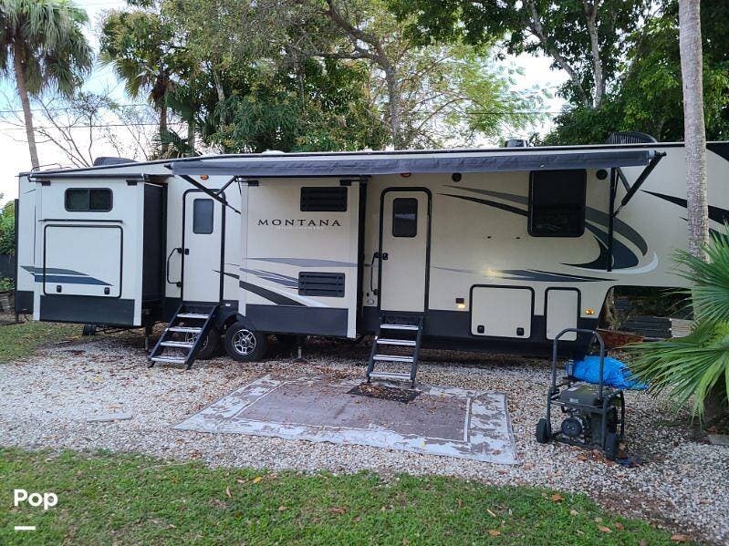 2019 Keystone Montana High Country 362RD - Used Fifth Wheel For Sale by Pop RVs in Miami, Florida features Slideout
