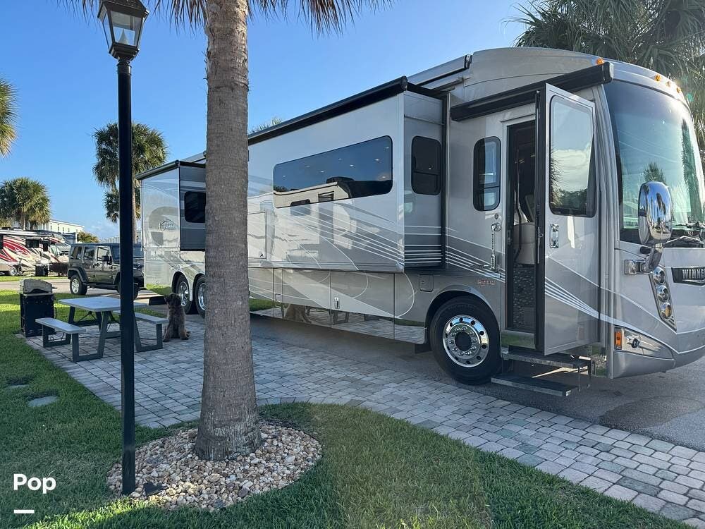 2016 Winnebago Ellipse Ultra 42QL - Used Diesel Pusher For Sale by Pop RVs in Venus, Florida features Slideout