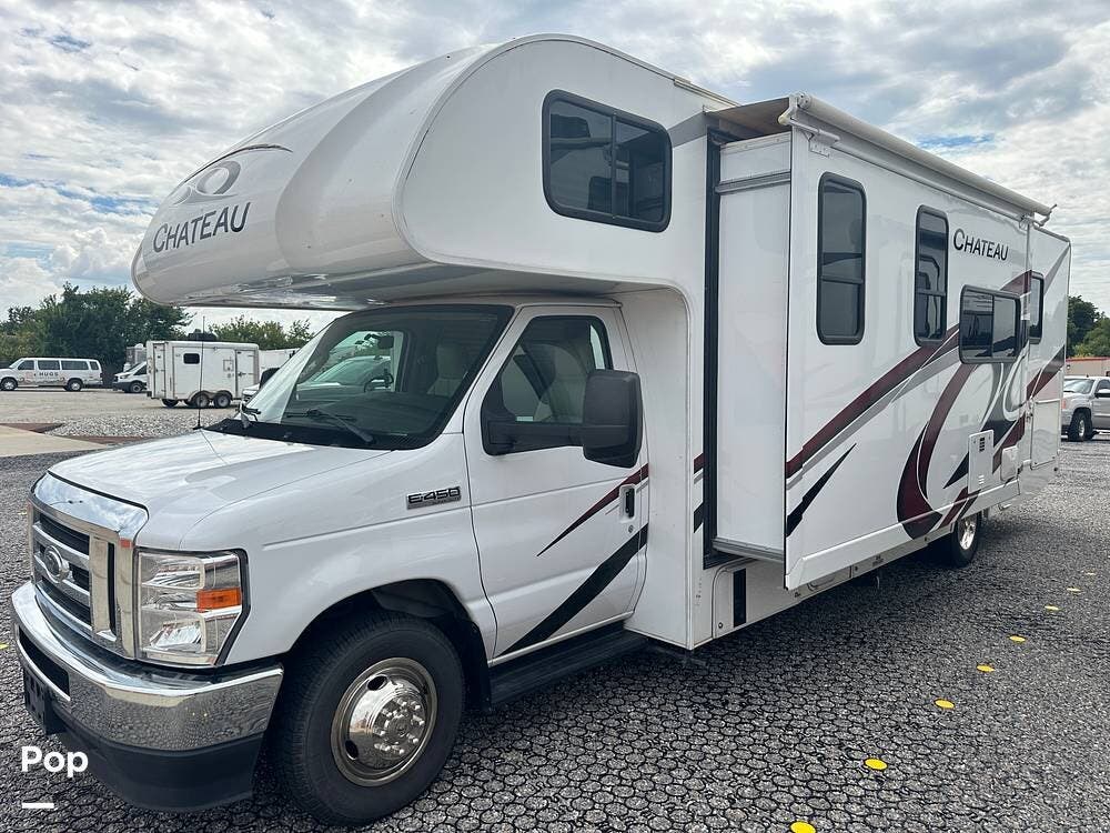 2022 Thor Motor Coach Chateau 28Z - Used Class C For Sale by Pop RVs in Moore, Oklahoma features Awning, Slideout, Air Conditioning, Generator