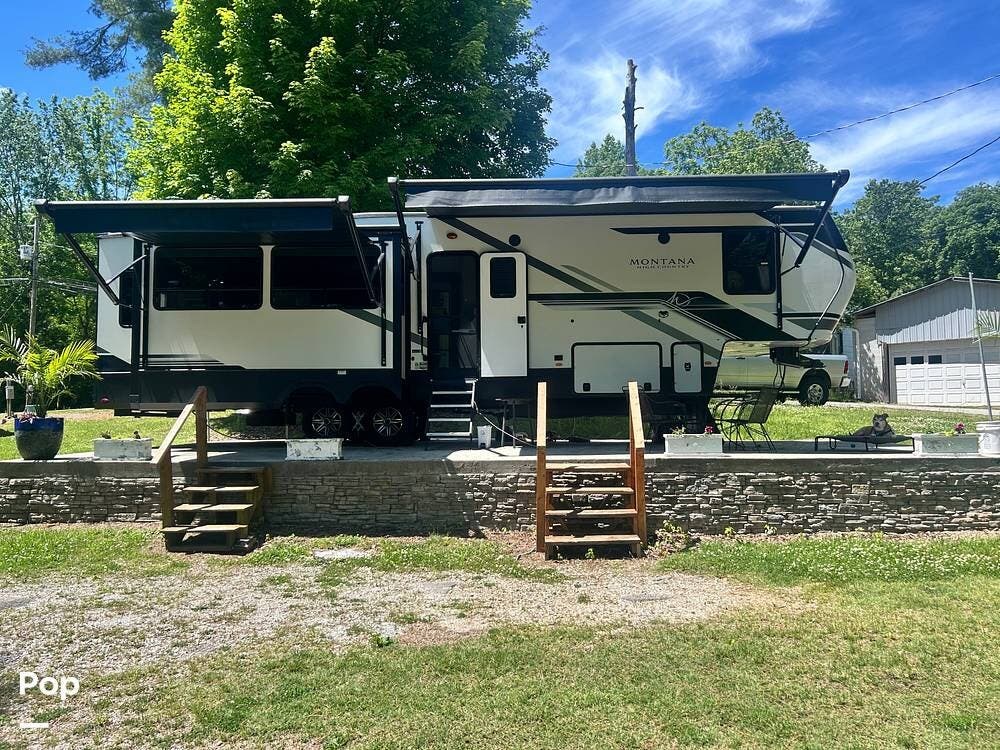 2024 Keystone Montana High Country M-331 RL - Used Fifth Wheel For Sale by Pop RVs in Cleveland, Tennessee features Slideout
