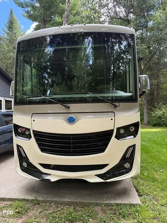 2021 Invicta 34mb by Holiday Rambler from Pop RVs in Roscommon, Michigan