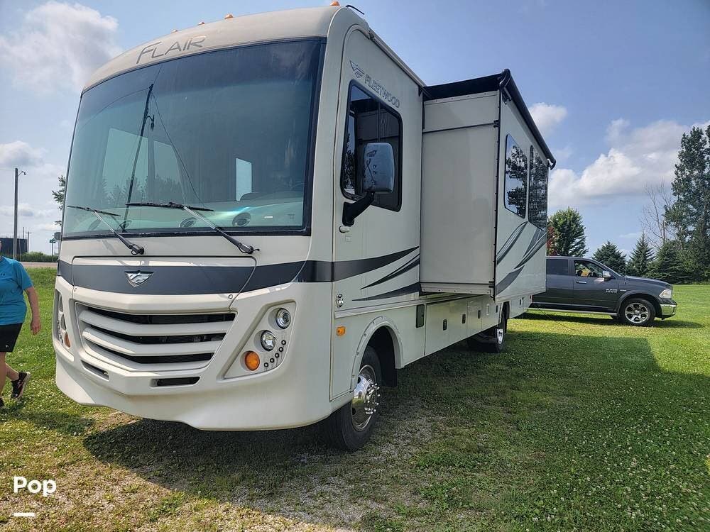 2016 Flair 31B by Fleetwood from Pop RVs in Fredericksburg, Iowa