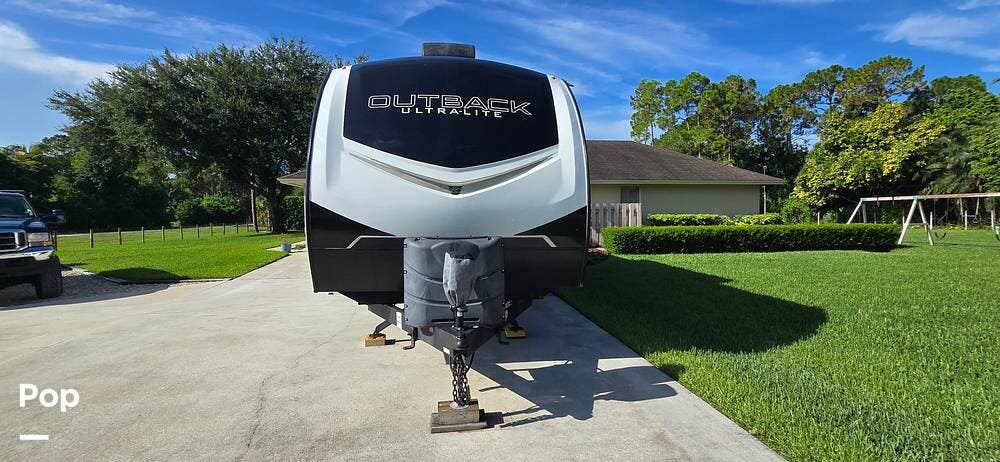 2021 Keystone Outback Ultra Lite 302UBH - Used Travel Trailer For Sale by Pop RVs in Loxahatchee, Florida features Leveling Jacks, Awning, Slideout, Air Conditioning