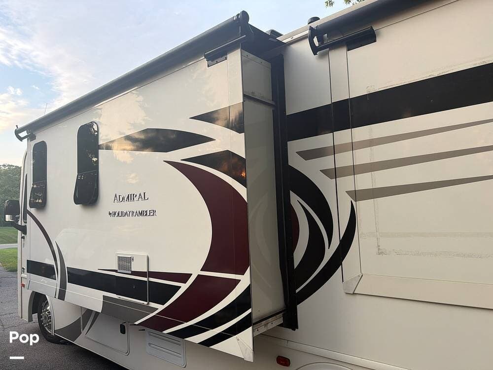 2021 Holiday Rambler Admiral 29M - Used Class A For Sale by Pop RVs in Saline, Michigan features Slideout