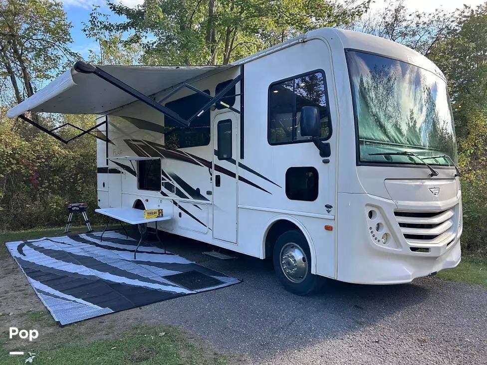 2021 Fleetwood Flair 29M - Used Class A For Sale by Pop RVs in Bath, Michigan features Slideout