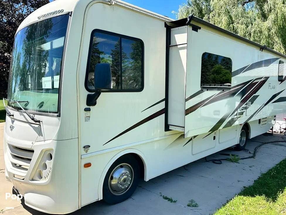 2021 Fleetwood Flair 29M - Used Class A For Sale by Pop RVs in Bath, Michigan features Leveling Jacks, Slideout, Air Conditioning, Generator, Awning