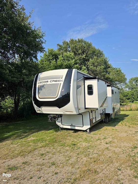 2022 Forest River Cedar Creek 311R - Used Fifth Wheel For Sale by Pop RVs in Mattoon, Illinois features Slideout