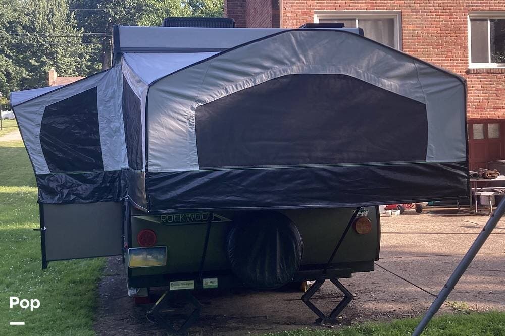 2021 Freedom 2318G by Rockwood from Pop RVs in Pittsburgh, Pennsylvania