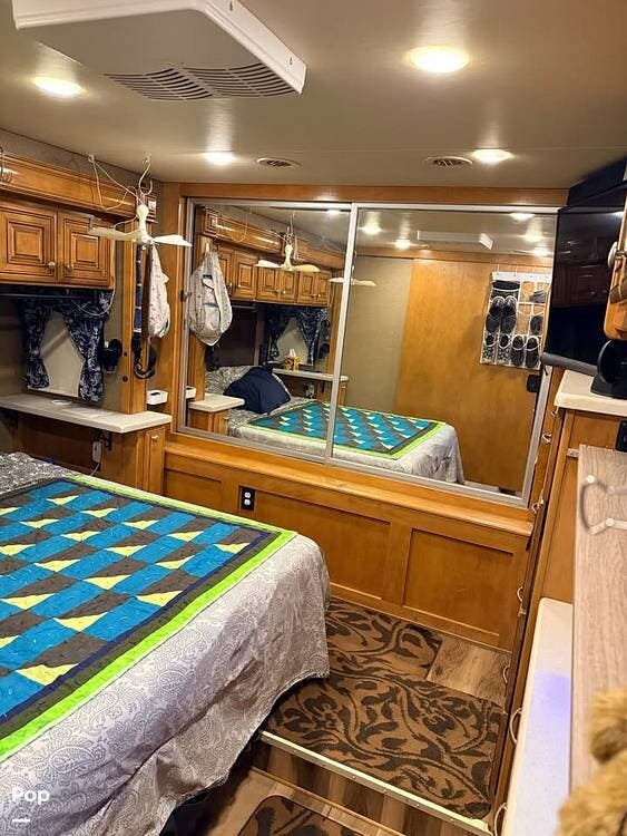 2016 Thor Motor Coach Palazzo 36.2 - Used Diesel Pusher For Sale by Pop RVs in Kissimmee, Florida features Slideout