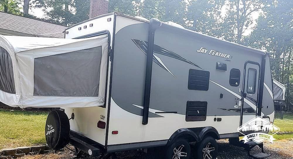 2016 Jayco Jay Feather 17XFD - Used Travel Trailer For Sale by Pop RVs in Julian, North Carolina features Awning, Air Conditioning