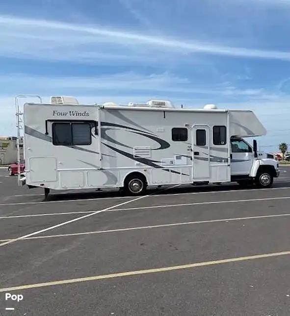 2007 Thor Motor Coach Four Winds 32B - Used Super C For Sale by Pop RVs in Pittsburgh, Pennsylvania features Air Conditioning, Leveling Jacks, Slideout, Awning, Generator