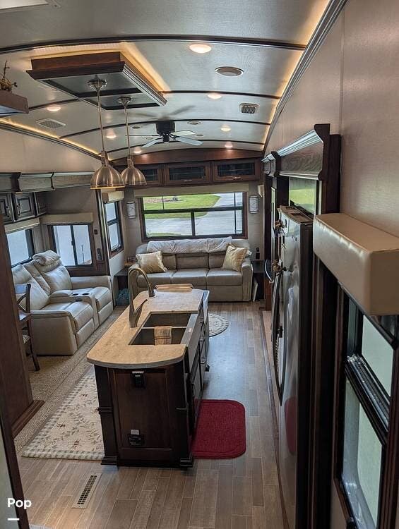 2020 Jayco Pinnacle 36 SSWS - Used Fifth Wheel For Sale by Pop RVs in Lecanto, Florida features Slideout