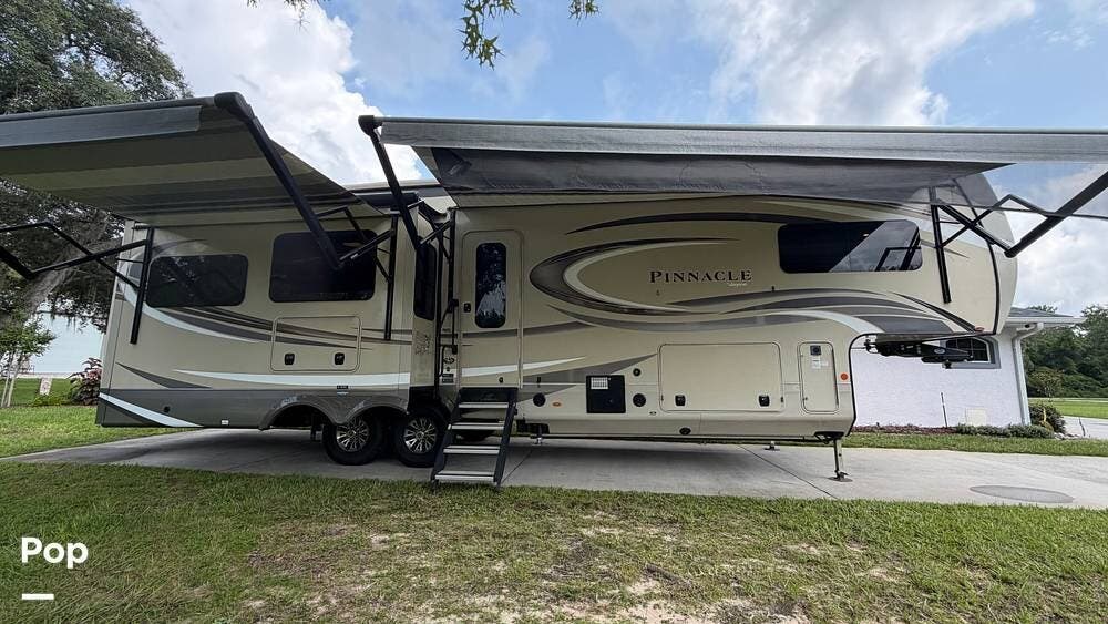 2020 Jayco Pinnacle 36 SSWS - Used Fifth Wheel For Sale by Pop RVs in Lecanto, Florida features Slideout
