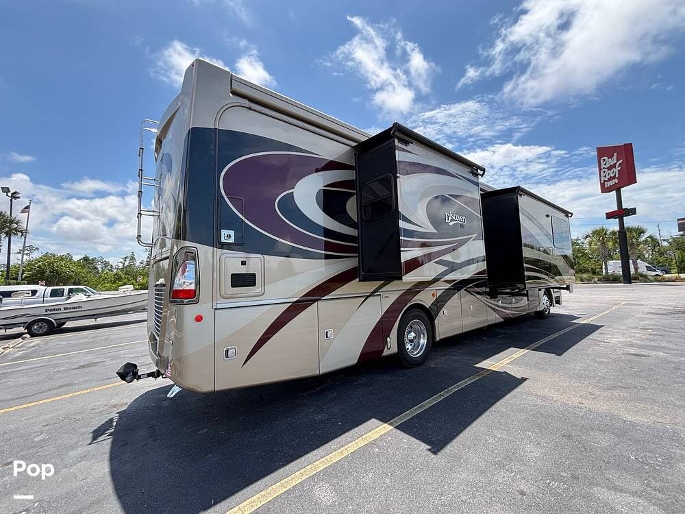 2017 Fleetwood Discovery LXE 40D - Used Diesel Pusher For Sale by Pop RVs in Panama City, Florida features Slideout