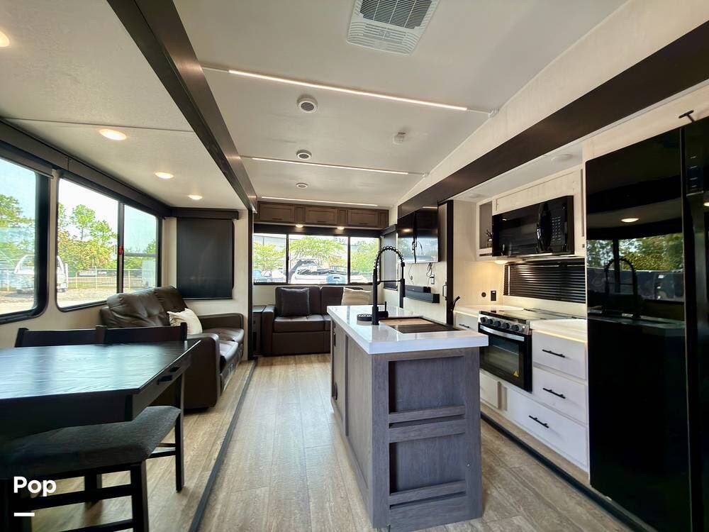 2025 Cherokee Arctic Wolf 3250SUITE - Used Fifth Wheel For Sale by Pop RVs in Saint Johns, Florida features Slideout, Leveling Jacks, Air Conditioning, Awning