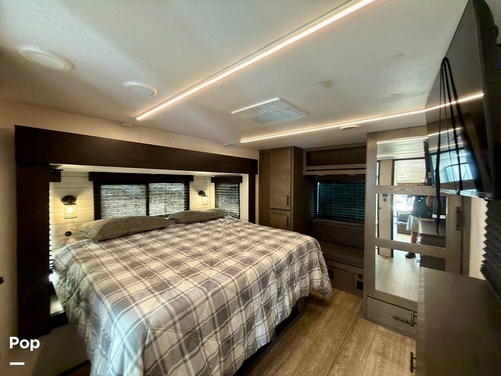 2025 Arctic Wolf 3250SUITE by Cherokee from Pop RVs in Saint Johns, Florida