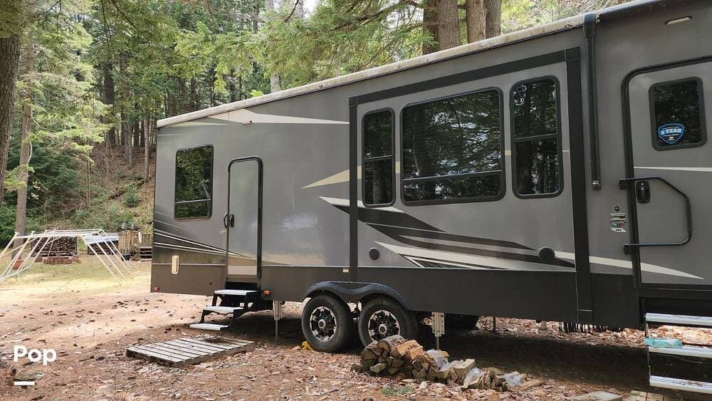 2020 Keystone Carbon 358 - Used Fifth Wheel For Sale by Pop RVs in Newport, New Hampshire features Slideout