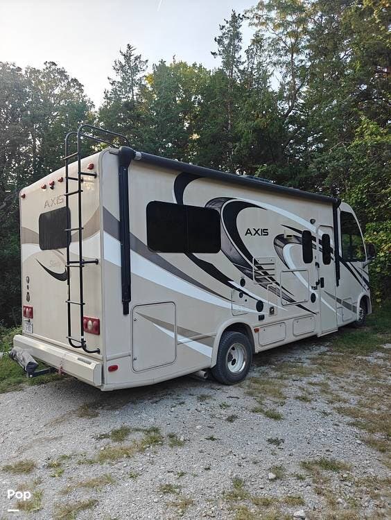 2017 Thor Motor Coach Axis 24.1 Ford - Used Class A For Sale by Pop RVs in Lincoln, Nebraska features Slideout