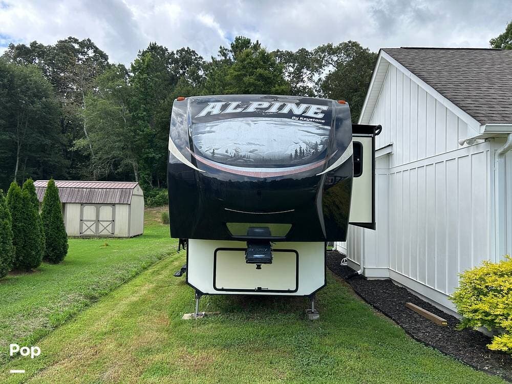 2015 Keystone Alpine 3011RE - Used Fifth Wheel For Sale by Pop RVs in Calhoun, Georgia features Slideout