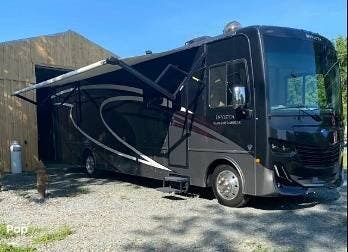 2022 Holiday Rambler Invicta 34MB - Used Class A For Sale by Pop RVs in Kingsley, Pennsylvania features Awning, Slideout, Leveling Jacks, Generator, Air Conditioning