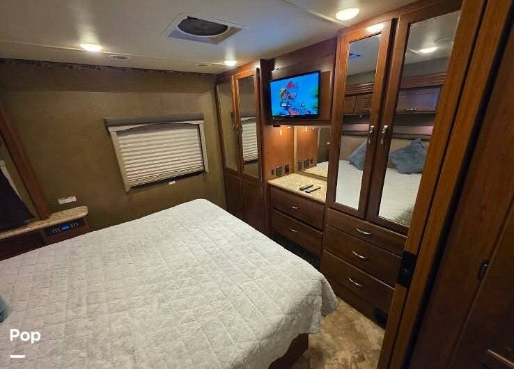 2016 Thor ACE 27.1 - Used Class A For Sale by Pop RVs in Sacramento, California features Leveling Jacks, Generator, Slideout, Awning, Air Conditioning