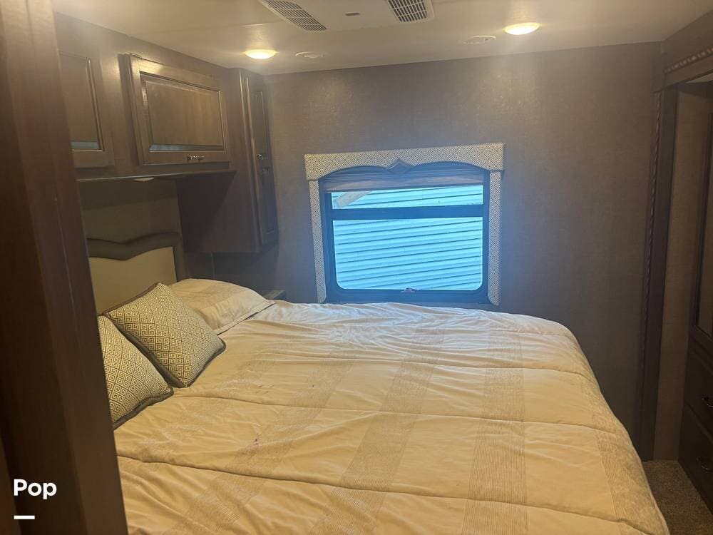 2017 Four Winds Hurricane 29M - Used Class A For Sale by Pop RVs in Athens, Tennessee features Slideout
